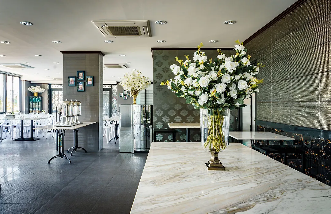 Lux Boutique Hotel-1